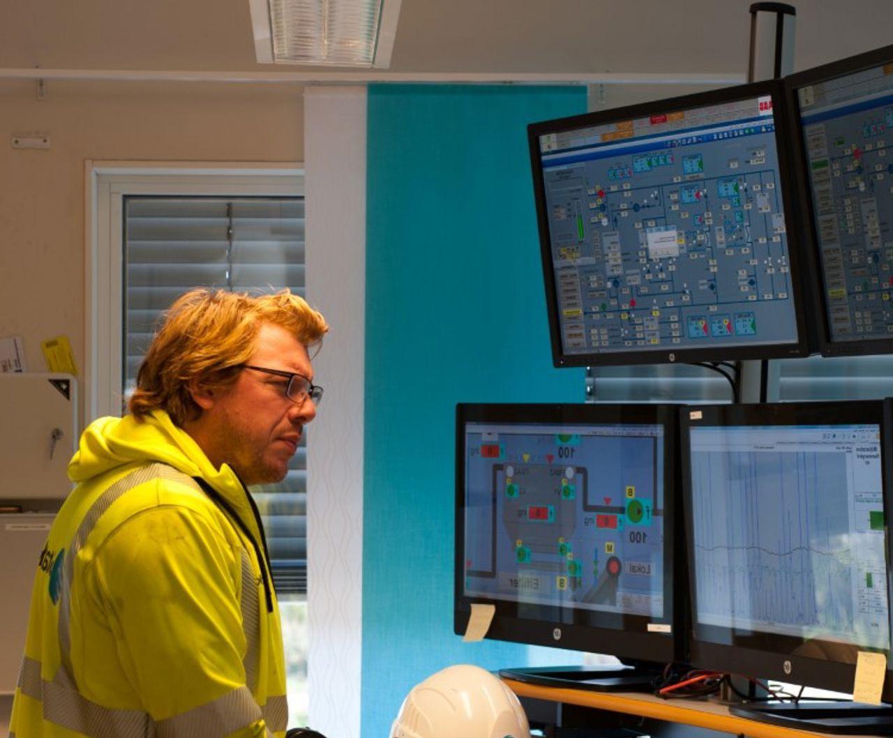 Man standing in control room at Kungsbacka Hammargård in Sweden